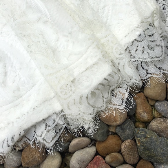 Alya Sleeveless Lace High Neck Dress Medium - Picture 9 of 11